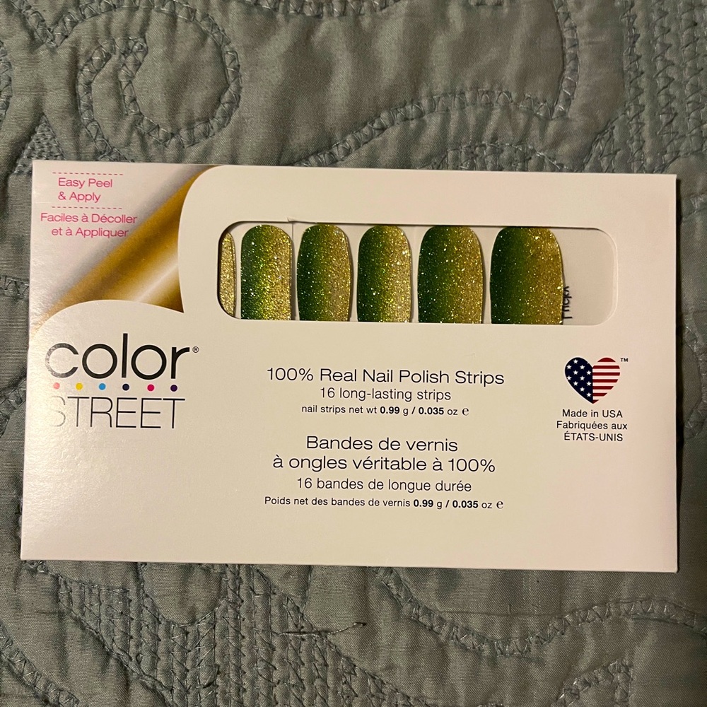 Color Street Sparkling Green and Gold Nail Strips “Feeling Lucky”